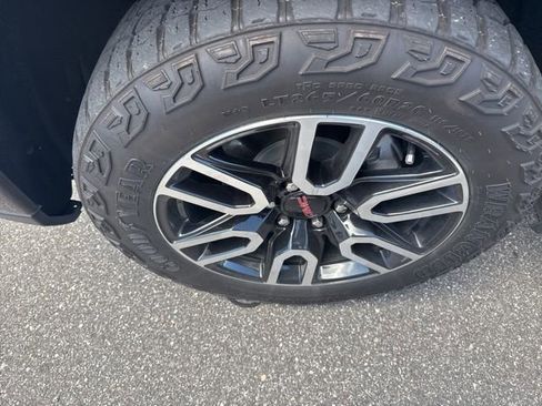 Used 2024 GMC Sierra 1500 AT4 w/ Technology Package image 4