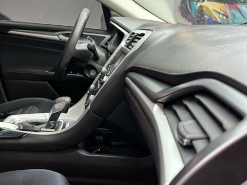 Used 2016 Ford Fusion SE image 29