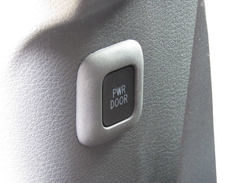 Used 2023 Toyota Sienna XLE w/ XLE Plus Package AWD/4WD image 39