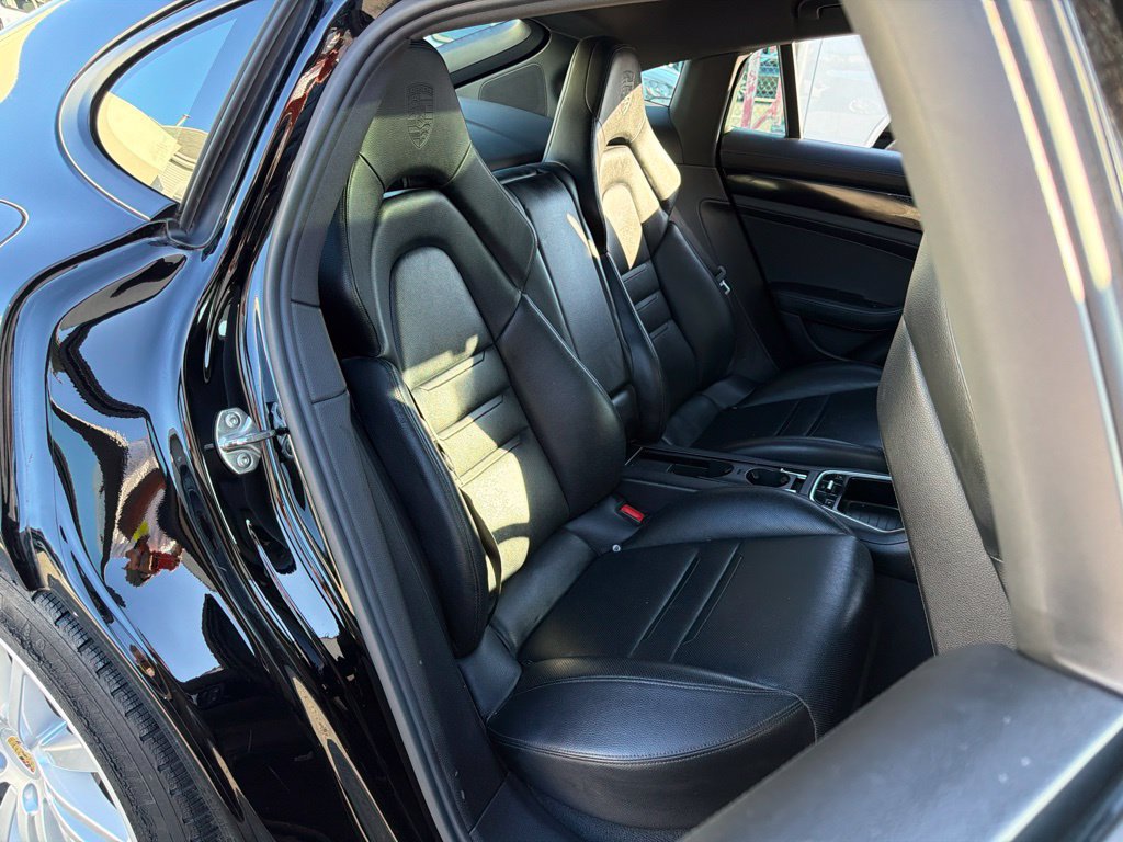Used 2018 Porsche Panamera RWD image 18