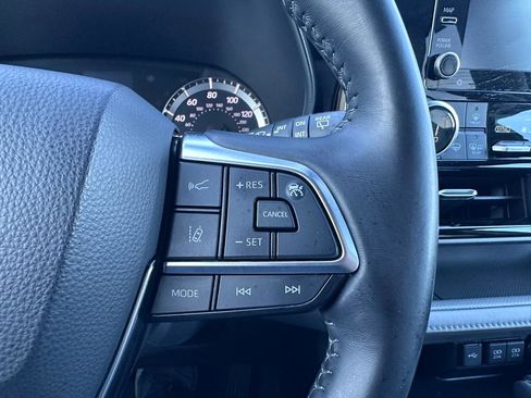 Used 2020 Toyota Highlander LE image 20