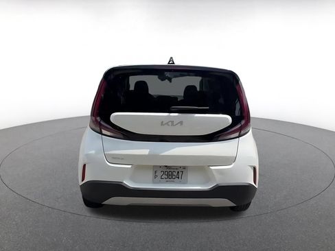 Used 2025 Kia Soul LX w/ LX Technology Package FWD image 12