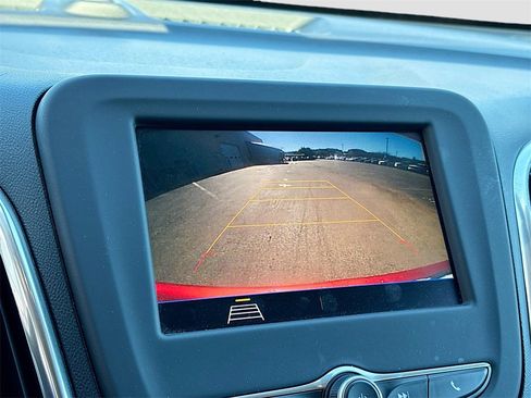 Used 2020 Chevrolet Equinox LT image 13