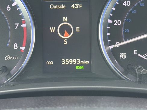 Used 2018 Toyota Highlander XLE image 28