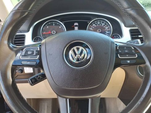 Used 2014 Volkswagen Touareg TDI AWD/4WD image 26