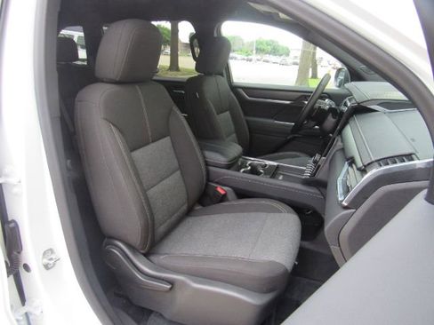 Used 2025 GMC Acadia Elevation image 22