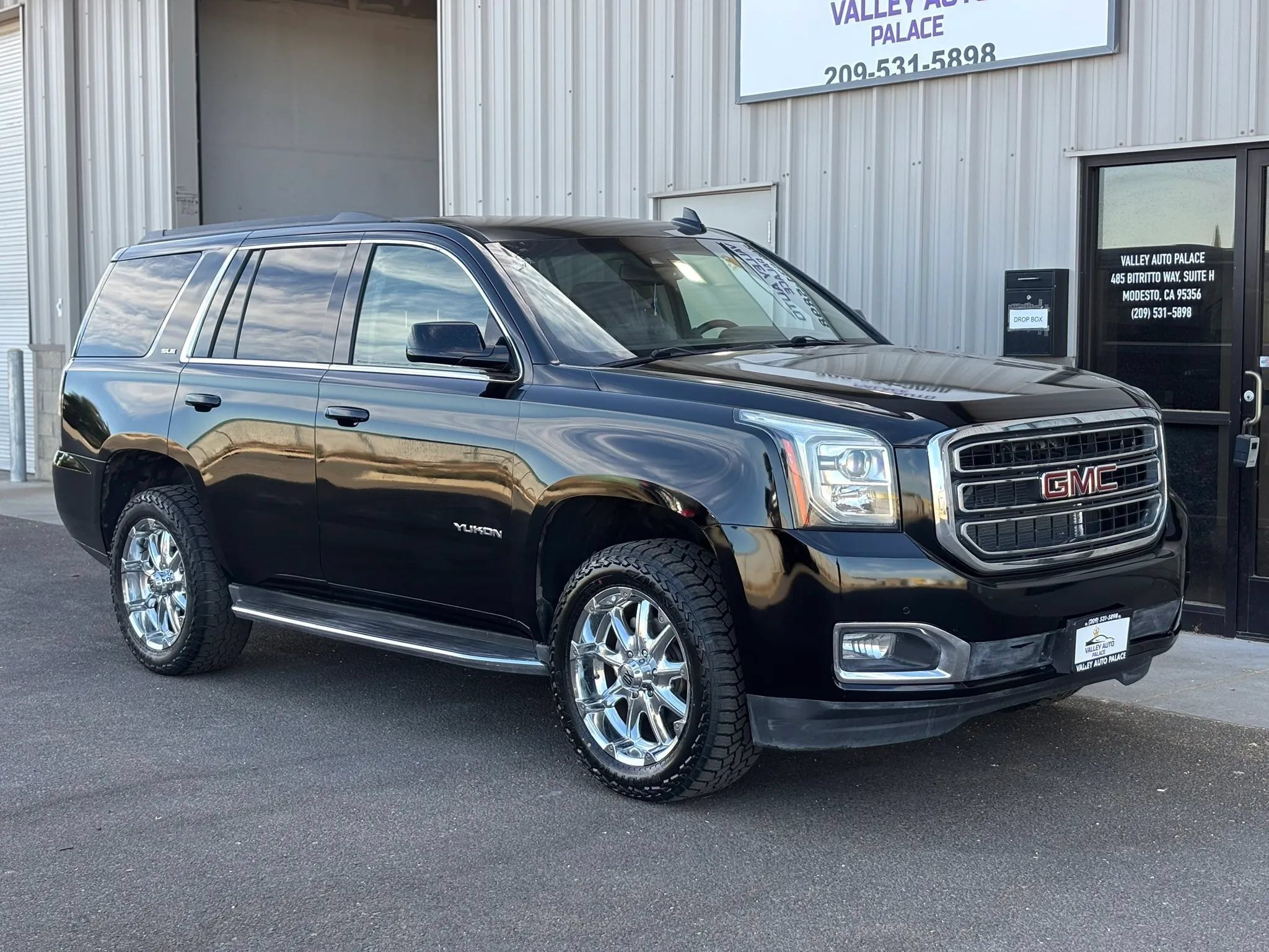 Used 2016 GMC Yukon SLE w/ HD Trailering Package AWD/4WD image 1