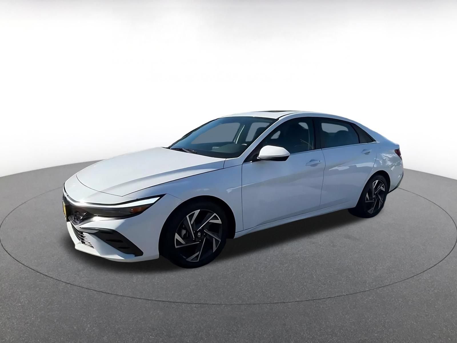 Used 2025 Hyundai Elantra SEL FWD image 7