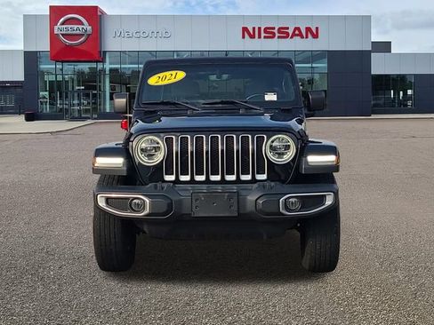 Used 2018 Jeep Wrangler Unlimited Sahara w/ Uconnect 4C Nav & Sound Group AWD/4WD image 2