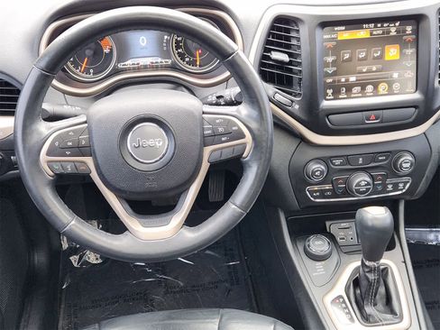 Used 2016 Jeep Cherokee Limited image 26