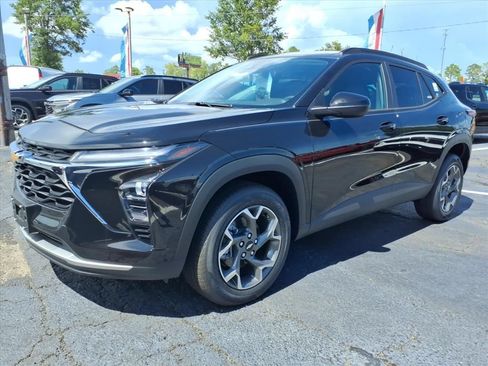 New 2026 Chevrolet Trax LT w/ Driver Confidence Package FWD image 8