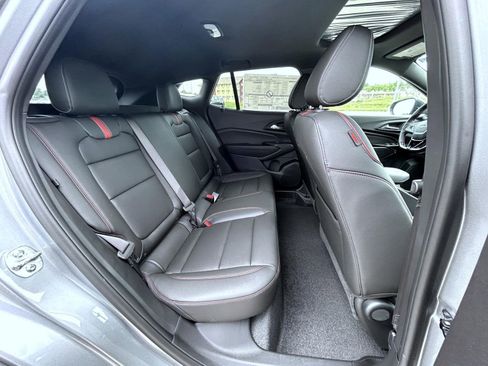 New 2025 Chevrolet Trax RS w/ Sunroof Package image 18
