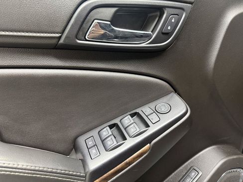 Used 2019 Chevrolet Suburban LT AWD/4WD image 27