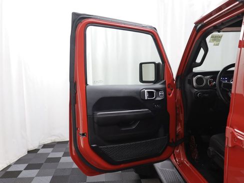 Used 2018 Jeep Wrangler Unlimited Sahara AWD/4WD image 5