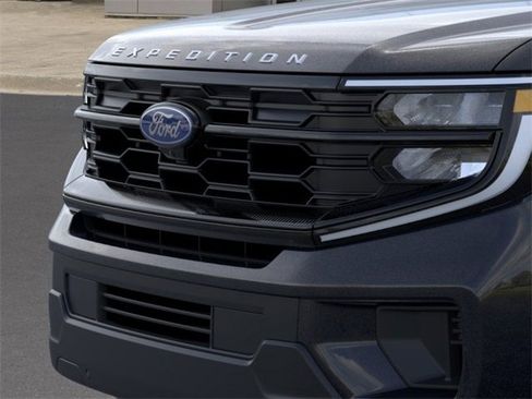 New 2025 Ford Expedition Active image 17
