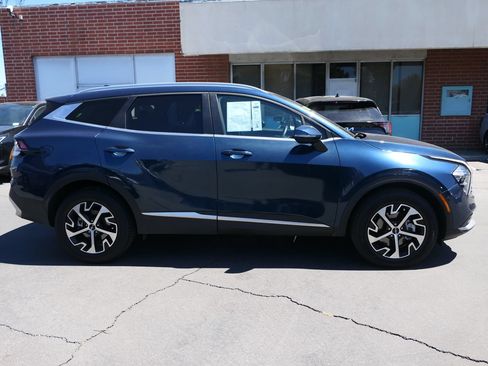 Used 2023 Kia Sportage EX AWD/4WD image 2