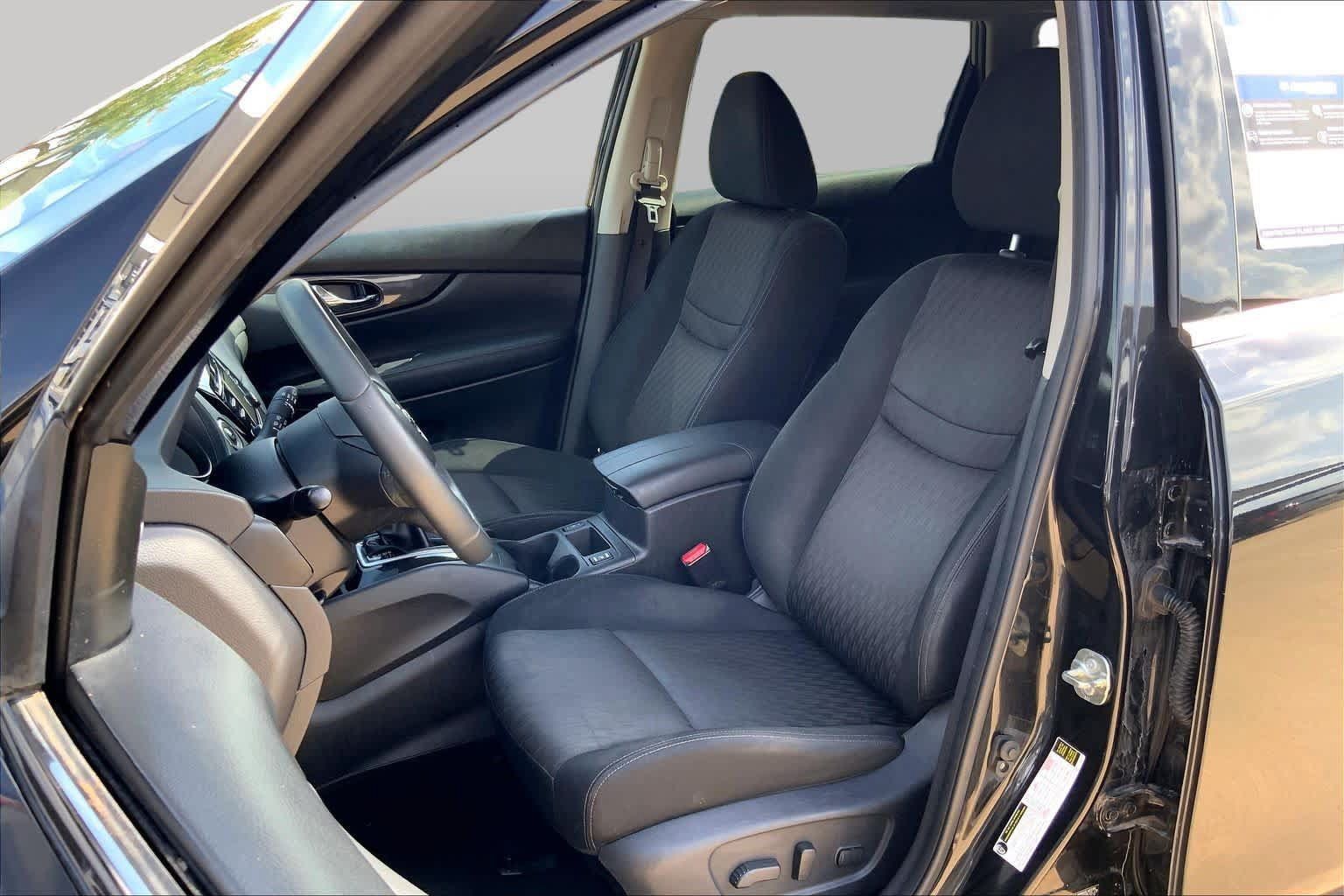 Used 2017 Nissan Rogue SV FWD image 8