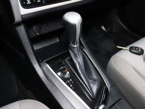 Used 2018 Toyota Corolla LE image 12