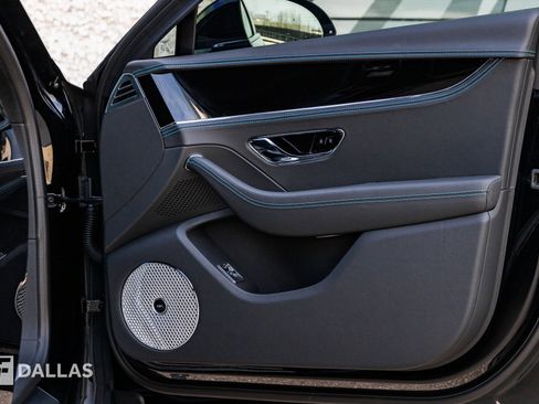 Used 2024 Bentley Flying Spur V8 image 38