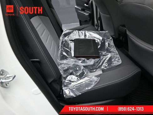 Used 2024 Toyota Tacoma TRD Off-Road w/ TRD Off Road Upgrade Package AWD/4WD image 32