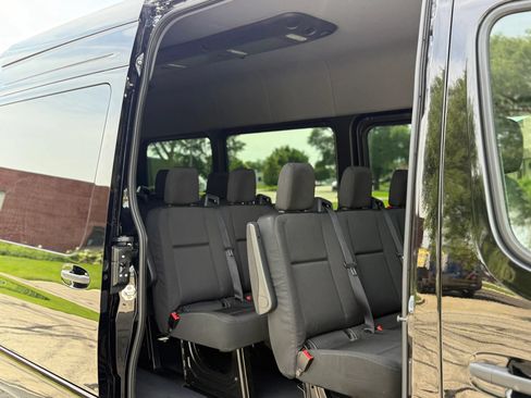 Used 2025 Mercedes-Benz Sprinter 2500 image 12