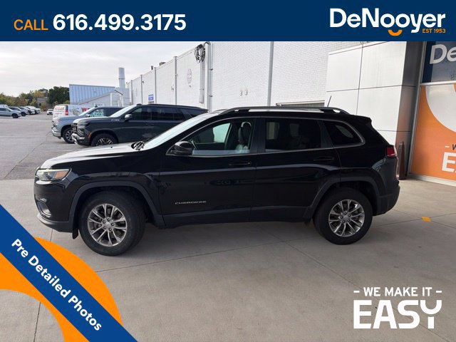 Used 2020 Jeep Cherokee Latitude Plus w/ Cold Weather Group AWD/4WD image 2