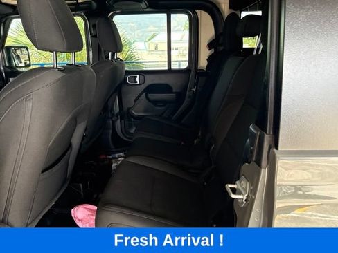 Used 2022 Jeep Gladiator Sport AWD/4WD image 3