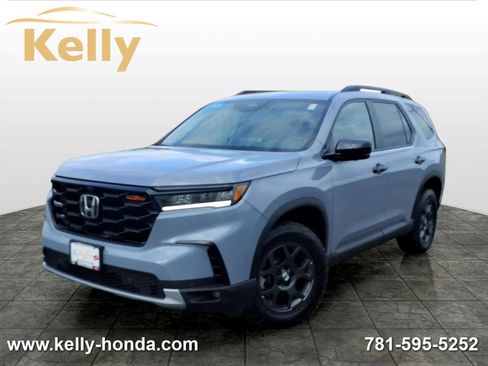 Certified 2025 Honda Pilot TrailSport image 1