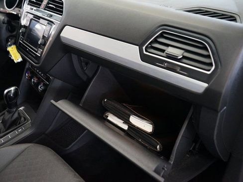 Used 2018 Volkswagen Tiguan S image 38