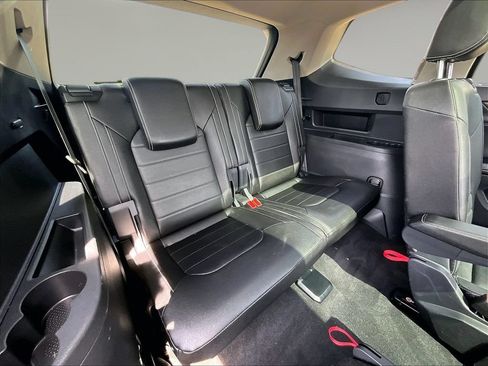 Used 2025 Volkswagen Atlas SEL AWD/4WD image 30