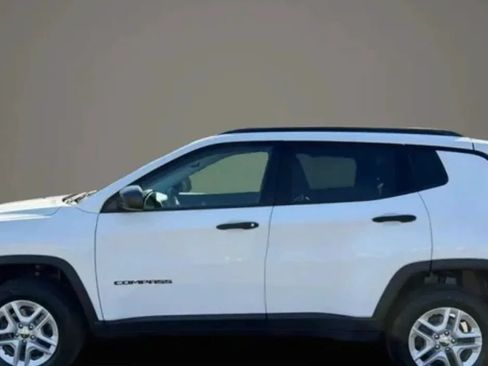 Used 2018 Jeep Compass Sport FWD image 12