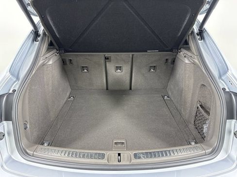 Certified 2024 Porsche Macan AWD/4WD image 21