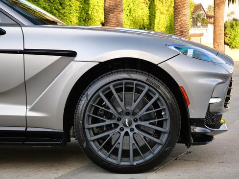 New 2026 Aston Martin DBX 707 image 4