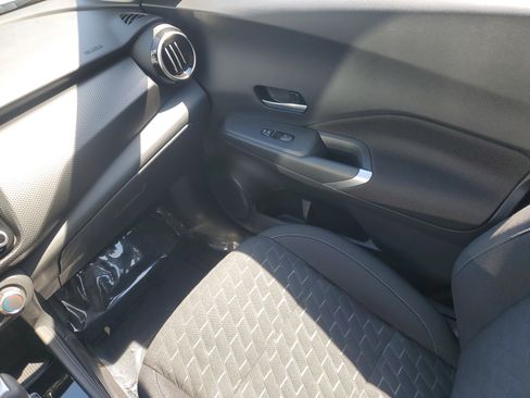 Certified 2024 Nissan Kicks SV image 10