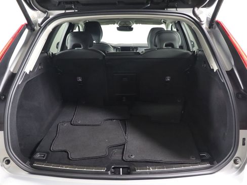 Used 2024 Volvo XC60 B5 Plus image 41