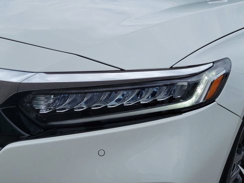 Used 2019 Honda Accord Touring image 10