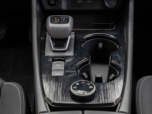 Used 2024 Nissan Rogue S image 14