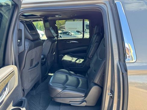 Used 2019 Cadillac Escalade ESV Platinum AWD/4WD image 20