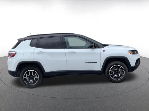 Used 2025 Jeep Compass Trailhawk image 16