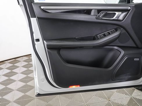 Used 2021 Porsche Macan image 33