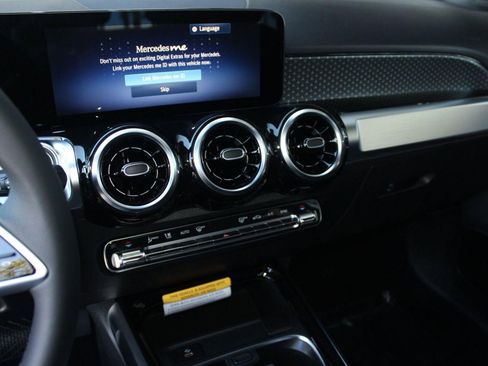 New 2026 Mercedes-Benz GLB 250 image 21