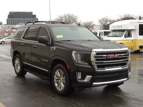 Used 2023 GMC Yukon SLT image 3
