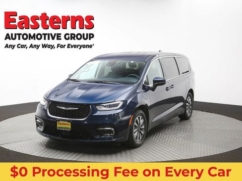 Used 2023 Chrysler Pacifica Touring-L FWD image 57