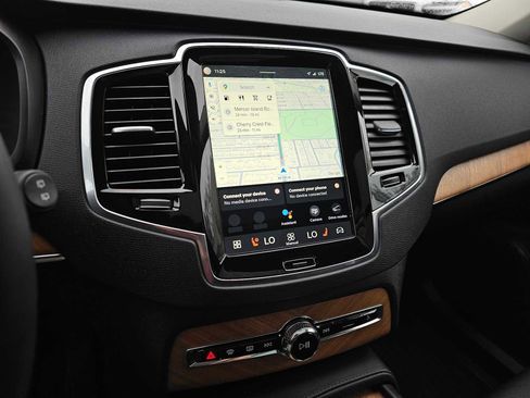 Used 2025 Volvo XC90 B6 Plus w/ Protection Package Premier image 32