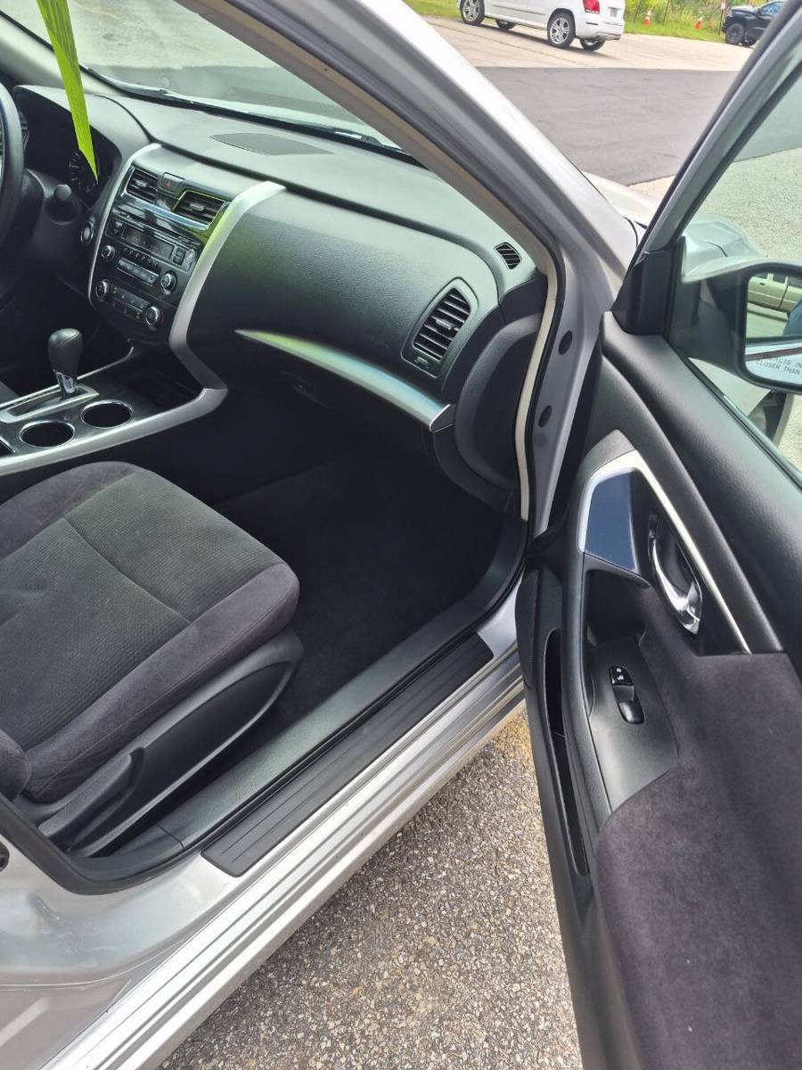 Used 2013 Nissan Altima 2.5 S FWD image 16