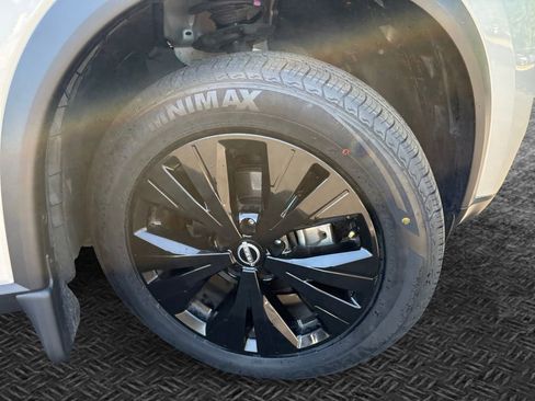 Used 2023 Nissan Rogue SV w/ SV Premium B Package FWD image 11