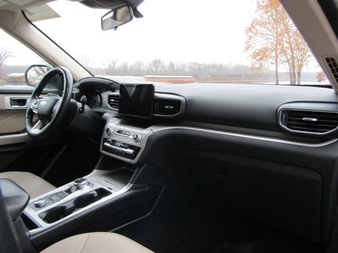 Certified 2023 Ford Explorer XLT w/ Equipment Group 202A image 19