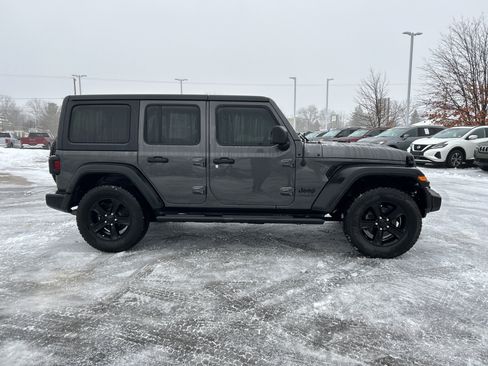 Used 2019 Jeep Wrangler Unlimited Sport image 2