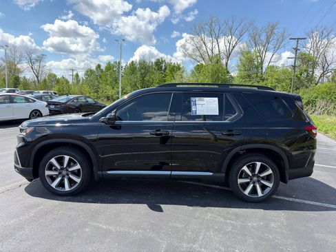 Used 2025 Honda Pilot Touring image 3