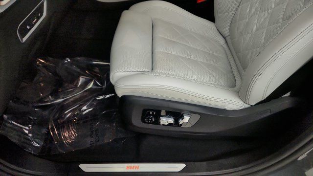 Used 2024 BMW X7 xDrive40i w/ Premium Package AWD/4WD image 53